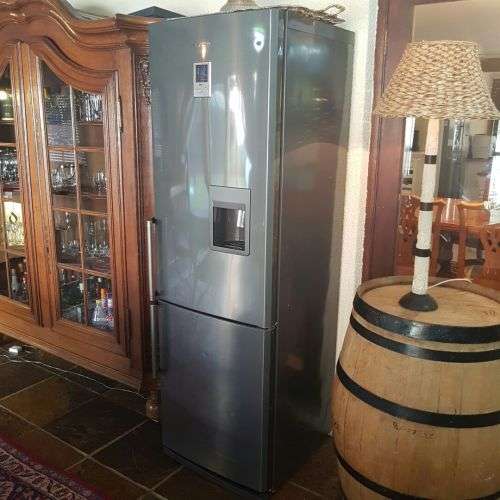 An amazing "Samsung" model RL43WCIH fridge-freezer combo in full working condition