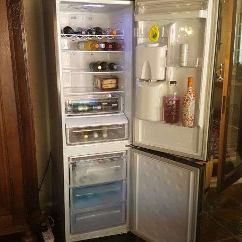 An amazing "Samsung" model RL43WCIH fridge-freezer combo in full working condition