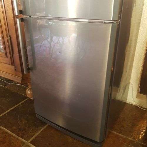An amazing "Samsung" model RL43WCIH fridge-freezer combo in full working condition