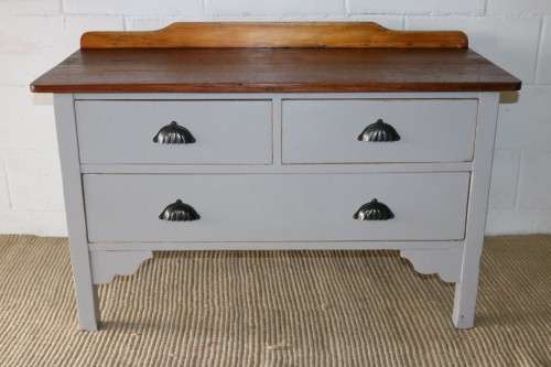 A charming vintage Oak wash stand with a two-tone design & three spacious drawers - lovely!
