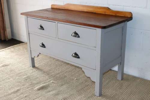 A charming vintage Oak wash stand with a two-tone design & three spacious drawers - lovely!