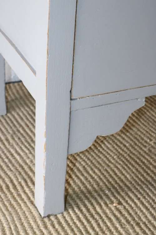 A charming vintage Oak wash stand with a two-tone design & three spacious drawers - lovely!