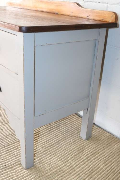 A charming vintage Oak wash stand with a two-tone design & three spacious drawers - lovely!