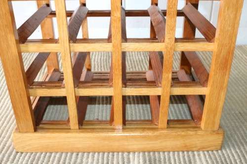 A fabulous 16 bottle solid Oak wine rack with individual wine bottle slots in excellent condition!