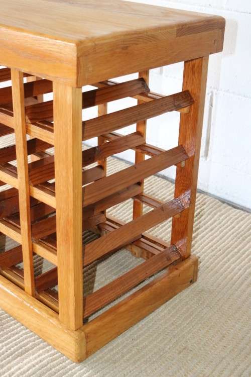 A fabulous 16 bottle solid Oak wine rack with individual wine bottle slots in excellent condition!