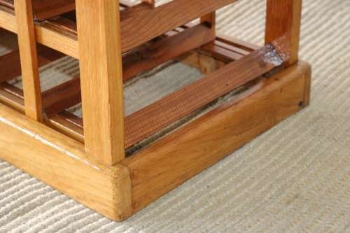 A fabulous 16 bottle solid Oak wine rack with individual wine bottle slots in excellent condition!