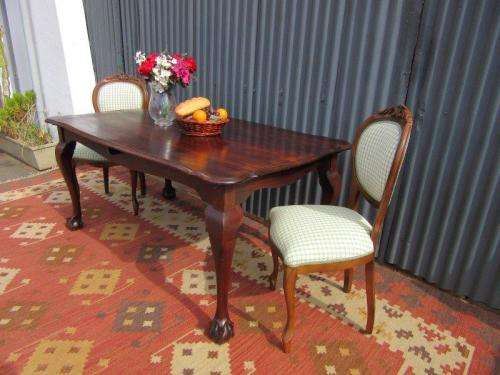 An amazing vintage Imbuia dining table with oversized ball and claw feet in wonderful condition
