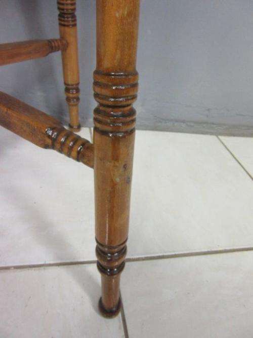 A stunning Ashwood display/ occasional table in great condition - perfect lamp table! - RS17Sale