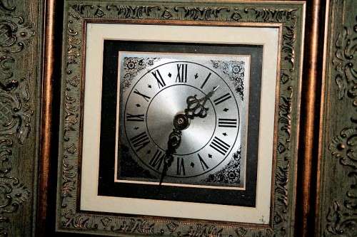 An amazing and unusual (quartz) wall clock in a stunning ornate moulded gilded frame - RS17CL