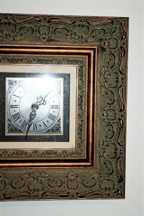 An amazing and unusual (quartz) wall clock in a stunning ornate moulded gilded frame - RS17CL