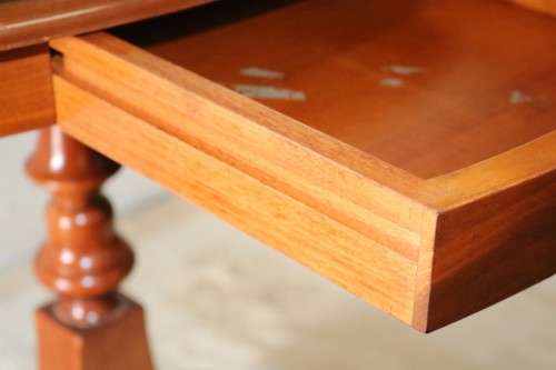 A fantastic Italian oval occasional/ sewing table with wonderful floral marquetry inlay detailing