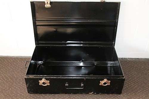 Awesome large vintage c1970's metal travel/ storage trunk; loads of space for storage - RS17Sale