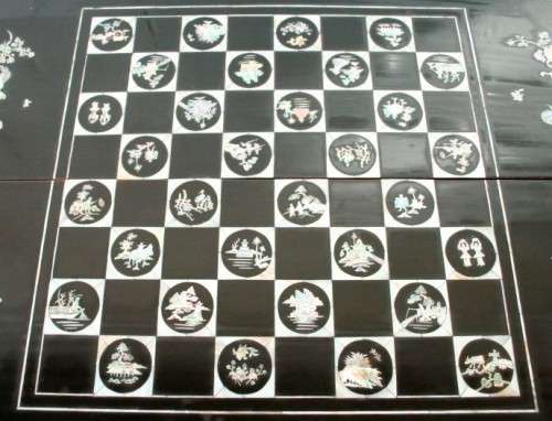 **RS17** A Vietnamese black-lacquered chess & backgammon board w/ mother of pearl inlay
