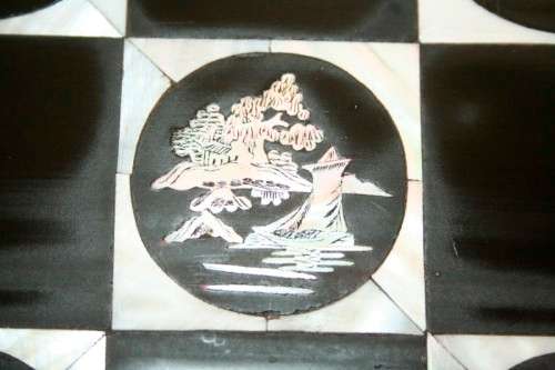 **RS17** A Vietnamese black-lacquered chess & backgammon board w/ mother of pearl inlay