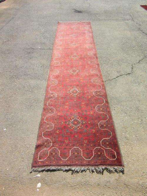 A wonderful (0,79m x 3,4m) traditional Afghan Persian runner carpet in good condition - stunning!
