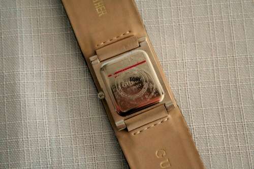 A fabulous original Guess ladies quartz wrist watch in its original pouch w/ purchase guarantee card