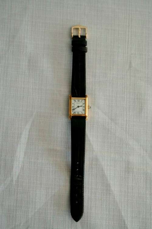 **RS17** Beautiful Swiss made 18ct gold plated ladies Cartier watch in great working condition
