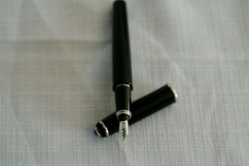 An superb original "Diabolo de Cartier" fountain pen in its presentation box with the certificate
