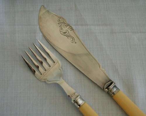 A superb vintage sterling silver cuff bone handle fish knife and fork set in its wooden canteen