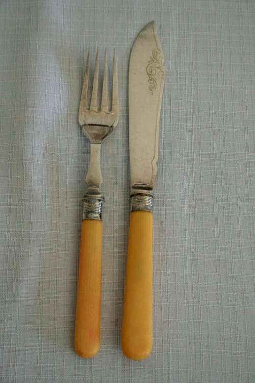 A superb vintage sterling silver cuff bone handle fish knife and fork set in its wooden canteen