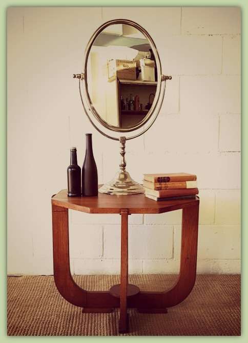 An exquisite vintage Edwardian-style table vanity mirror with a wide base in great condition - RS17M