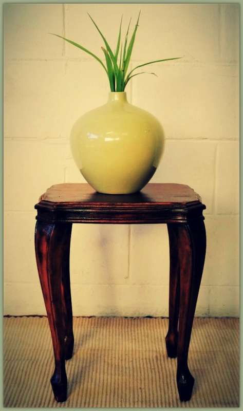 A gorgeous and stylish vintage teak occasional/ side table with Queen Anne legs - perfect for a lamp