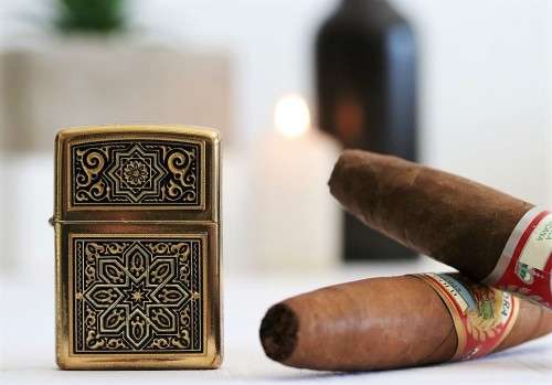 In incredible original Zippo with an amazing intricate design and a Brass finish in the original box