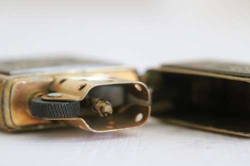 In incredible original Zippo with an amazing intricate design and a Brass finish in the original box