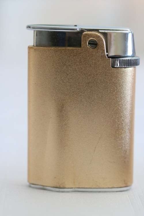 A lovely Ronson Varaflame "Starfire" lighter with a custom "leaf" design in the original box