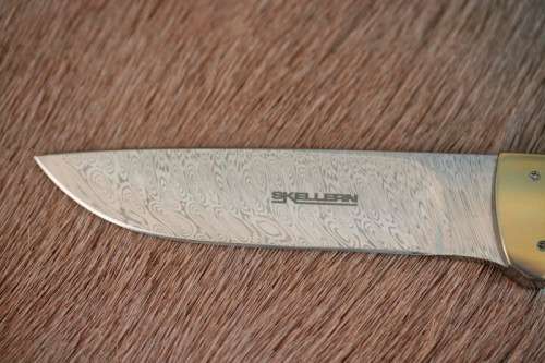 Incredible custom made Mike Skellern Damascus steel & bone handle knife w/ brass embellishments