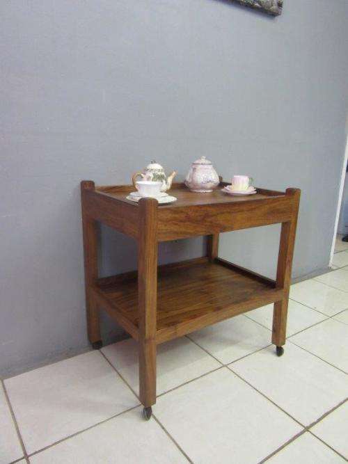 A lovely vintage teak drinks/ tea trolley on castors in good condition - great for afternoon tea!