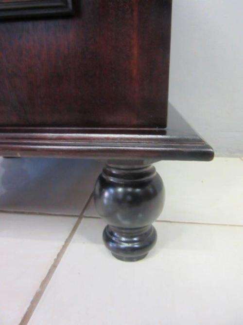 A fabulous and stylish single-drawer Teak bedside pedestal/ side table in awesome conditon.RS17Bed