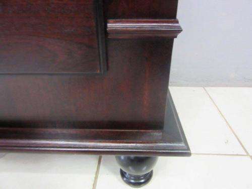 A fabulous and stylish single-drawer Teak bedside pedestal/ side table in awesome conditon.RS17Bed