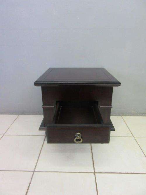 A fabulous and stylish single-drawer Teak bedside pedestal/ side table in awesome conditon.RS17Bed