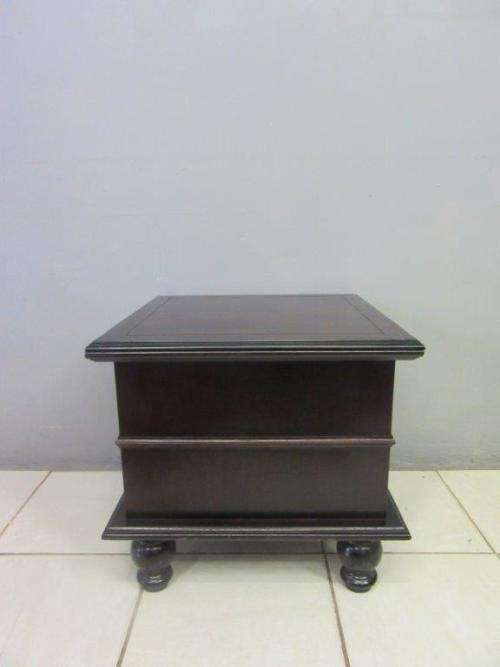A fabulous and stylish single-drawer Teak bedside pedestal/ side table in awesome conditon.RS17Bed