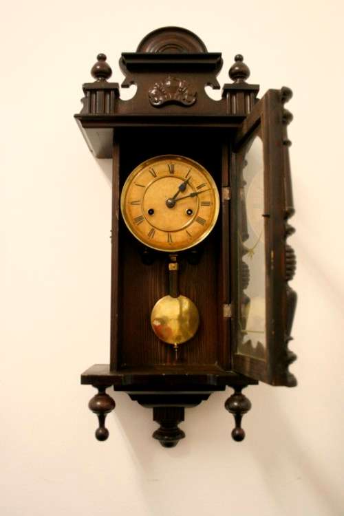 **RS17** A vintage mechanical wall clock with a spiral gong in complete working condition - RS17CL
