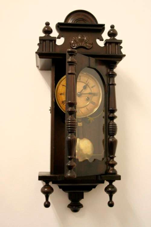**RS17** A vintage mechanical wall clock with a spiral gong in complete working condition - RS17CL