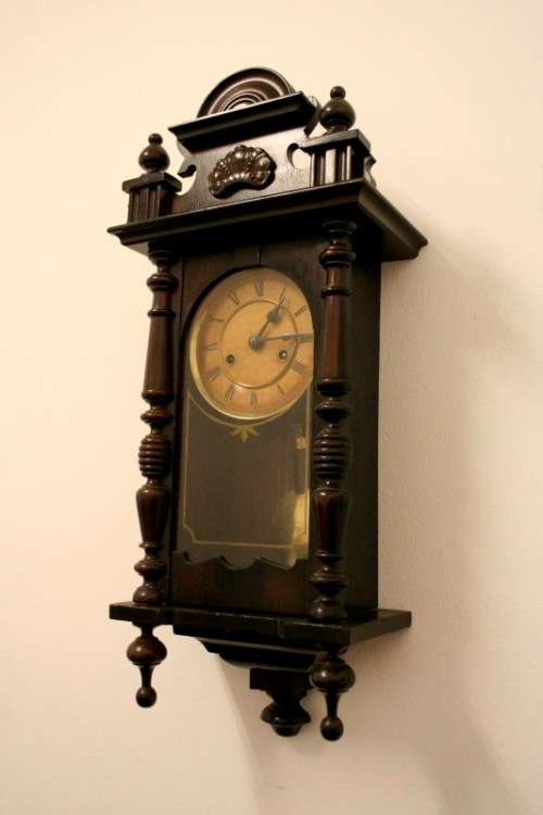 **RS17** A vintage mechanical wall clock with a spiral gong in complete working condition - RS17CL