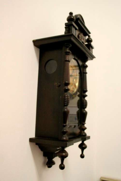 **RS17** A vintage mechanical wall clock with a spiral gong in complete working condition - RS17CL