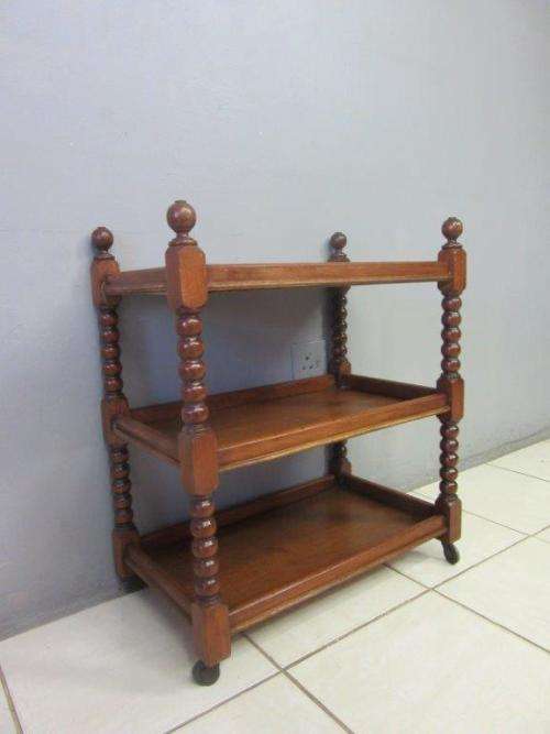 An awesome vintage teak drinks/ tea trolley on castors with turned bobbin legs in good condition!!