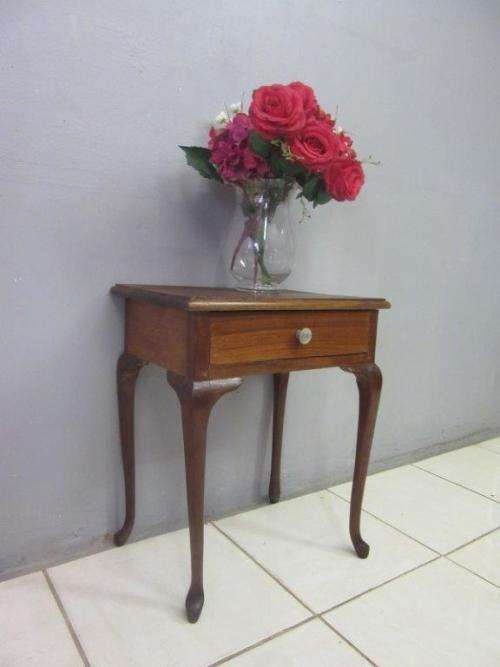 A very stylish imbuia bedside table with amazing Queen Anne legs and a centre drawer - stunning!!
