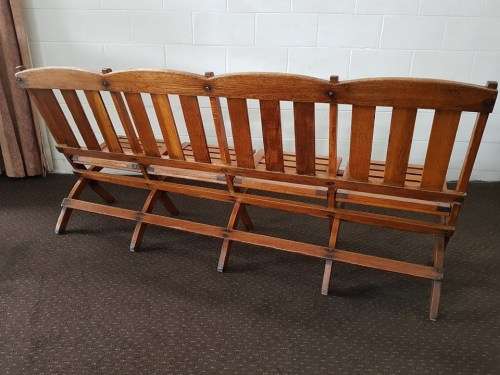 A wonderful Oak 4-seater folding bench - very practical and perfect for a patio/ next to the pool!!