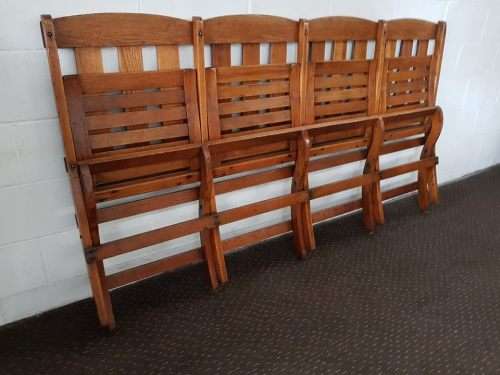 A wonderful Oak 4-seater folding bench - very practical and perfect for a patio/ next to the pool!!