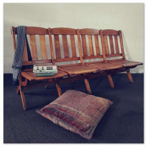 A wonderful Oak 4-seater folding bench - very practical and perfect for a patio/ next to the pool!!