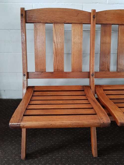 A wonderful Oak 4-seater folding bench - very practical and perfect for a patio/ next to the pool!!