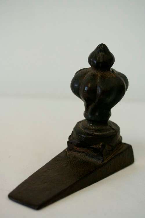 A superb and very practical antique Victorian cast iron (wedge) door stop in wonderful condition