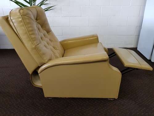 A beautiful 1970's retro recliner chair, fantastic in a sun room, patio, porch - very stylish!!
