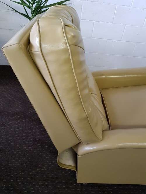 A beautiful 1970's retro recliner chair, fantastic in a sun room, patio, porch - very stylish!!