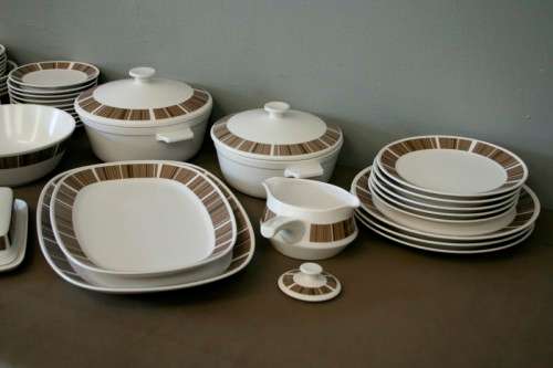 A superb Retro (original) Japanese made Noritake Porcelain dinner service in the "Newel" pattern