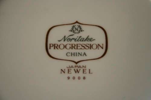 A superb Retro (original) Japanese made Noritake Porcelain dinner service in the "Newel" pattern